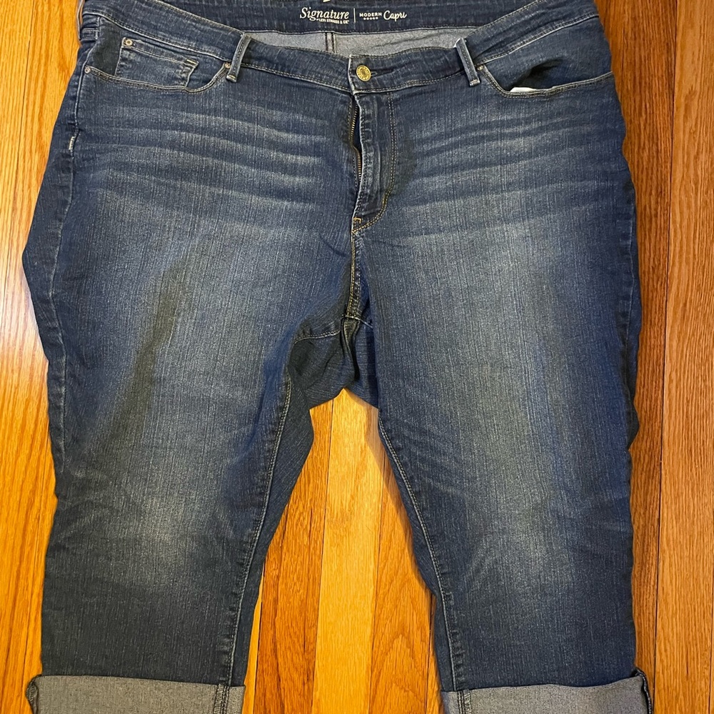 Levi Strauss capris